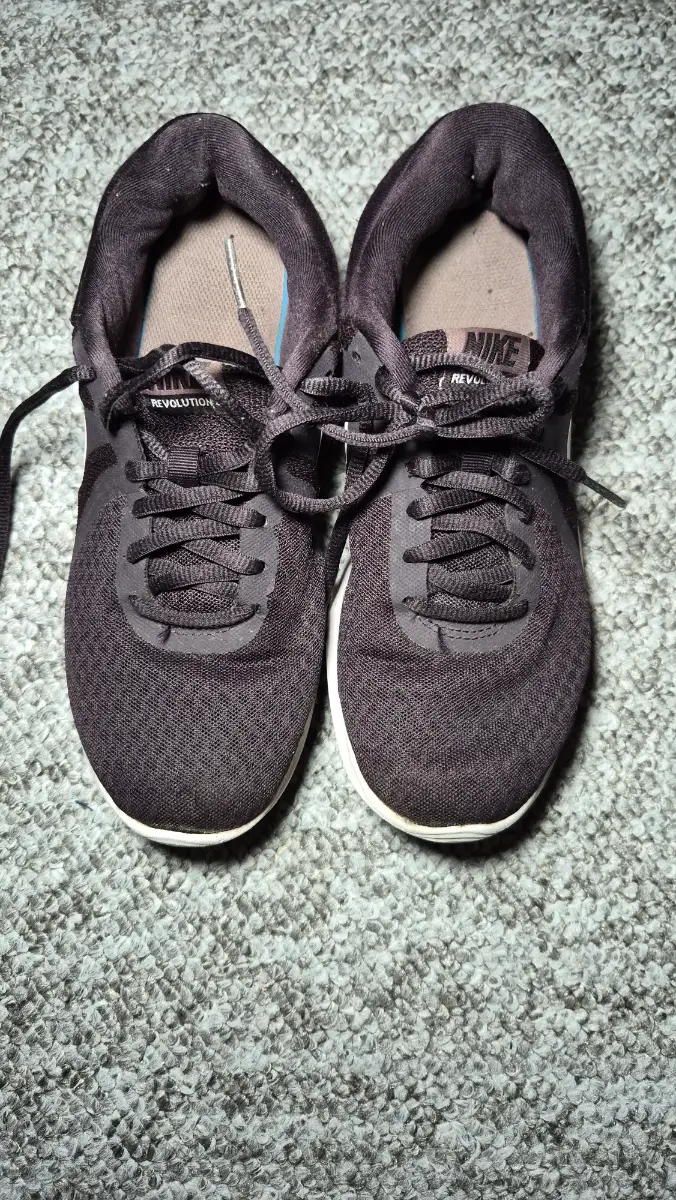Nike Revolution 4