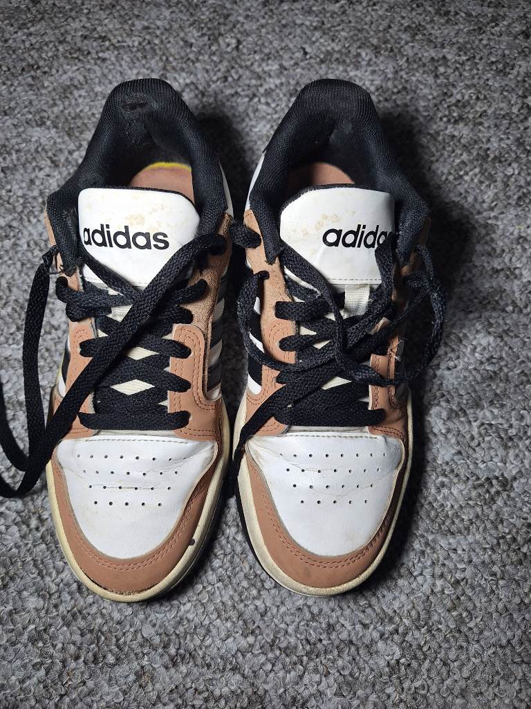 Adidas Sneakers