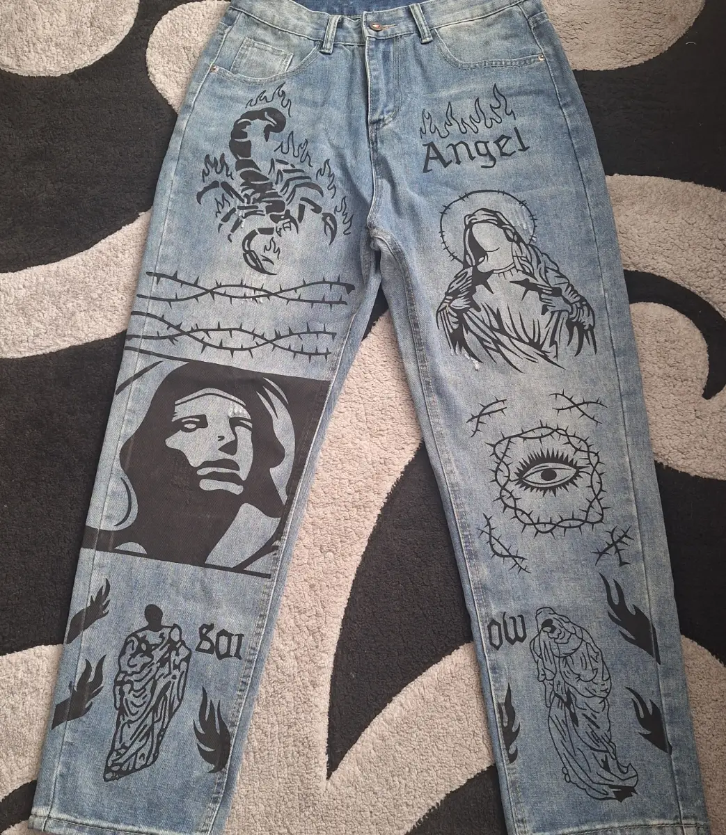 Graphics Jeans