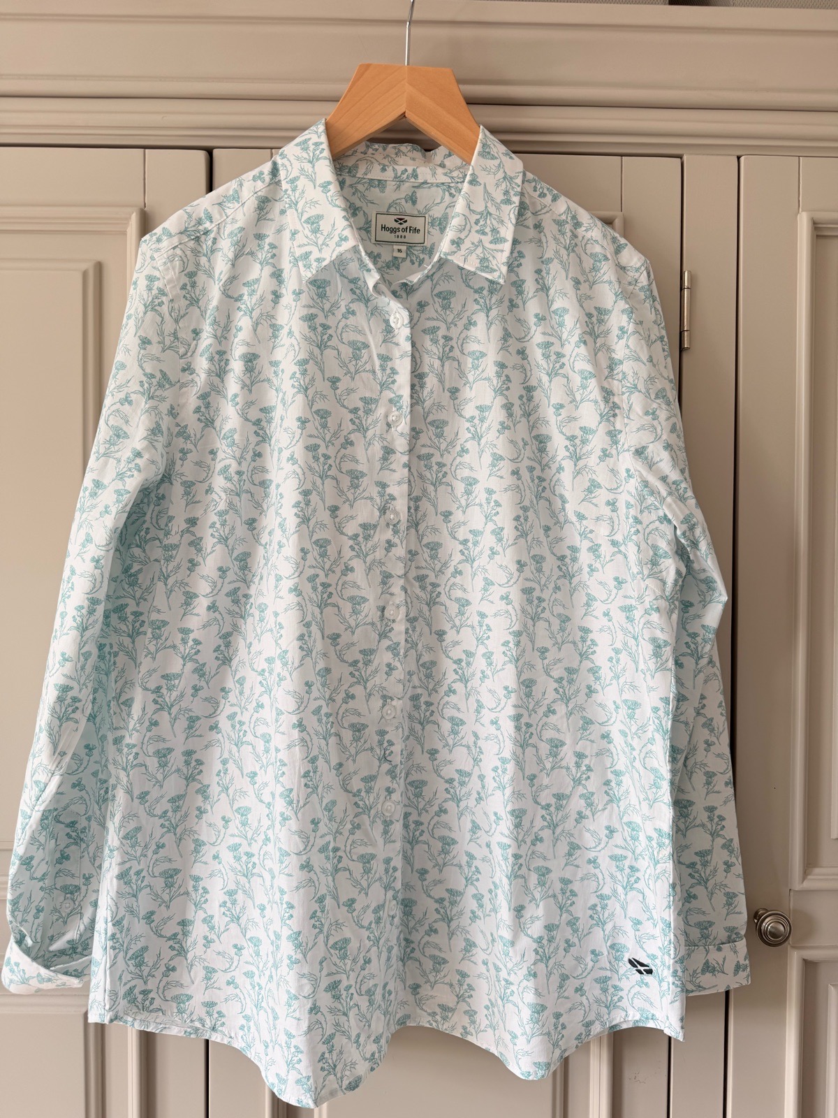 Hoggs of Fife blue, white, aqua Thistle Print Shirt Size 16