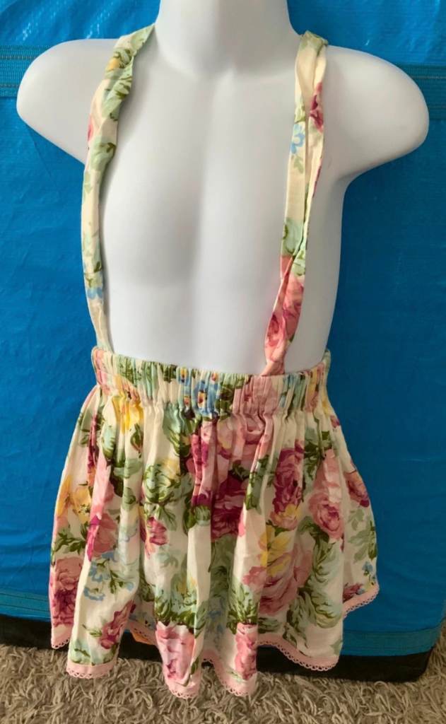Girls skirt with strap design