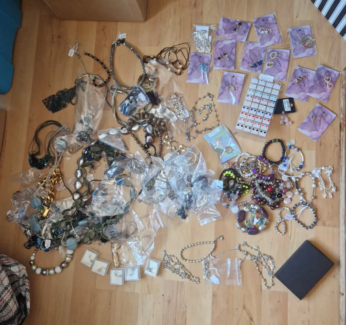Job lot of jewellery
