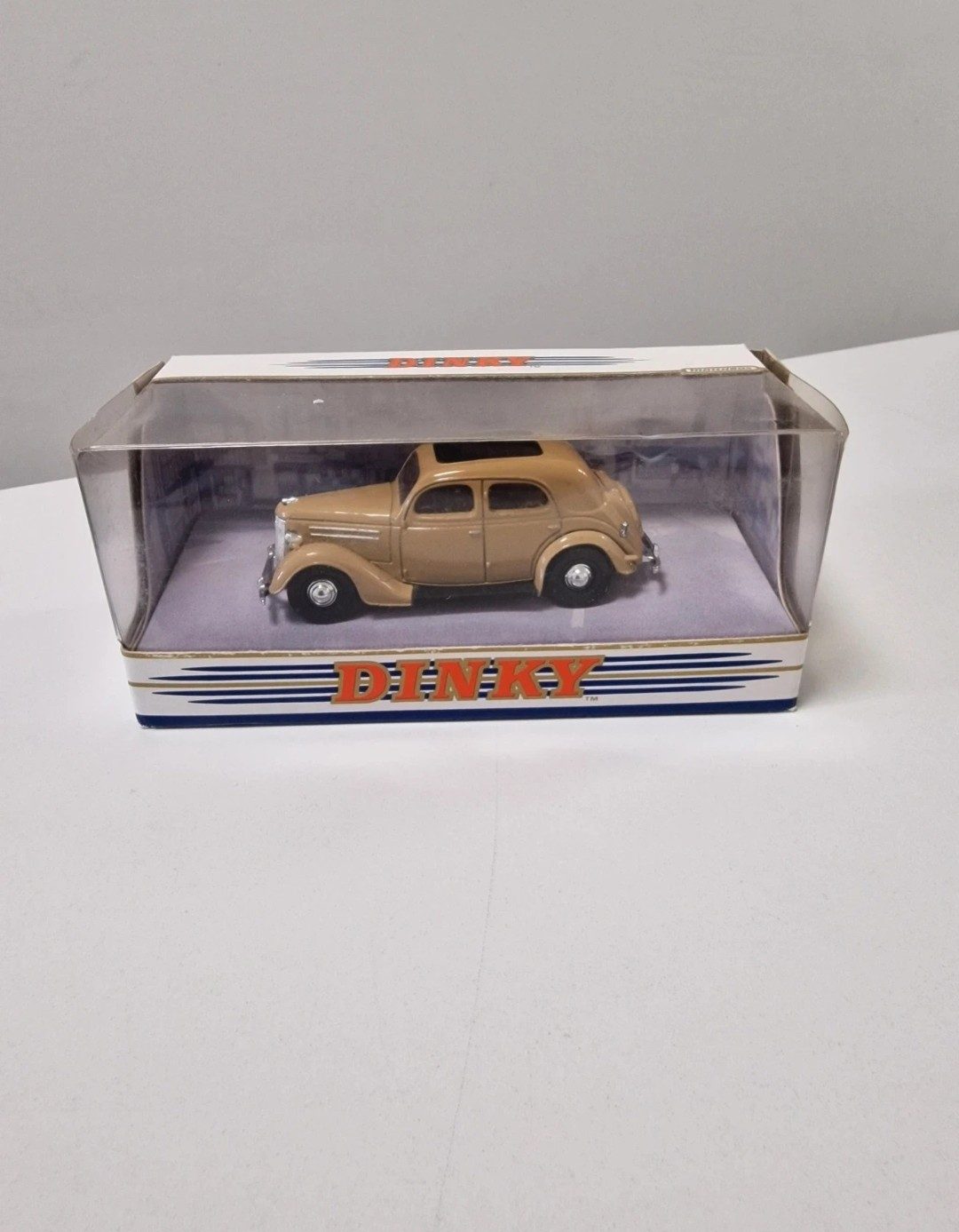 DINKY Collection Matchbox 1/43 Scale DY5-C 1950 Ford V8 Pilot Model Car