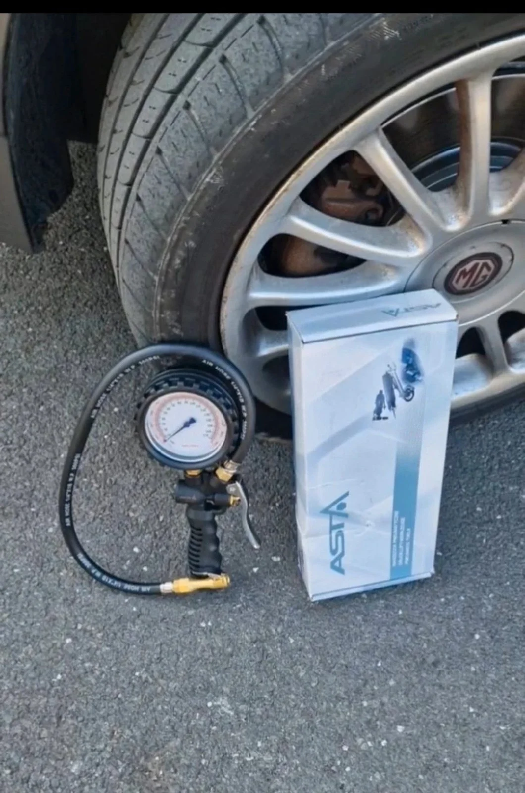 New Asta A-INF80 Air Tyre Inflator With Gauge