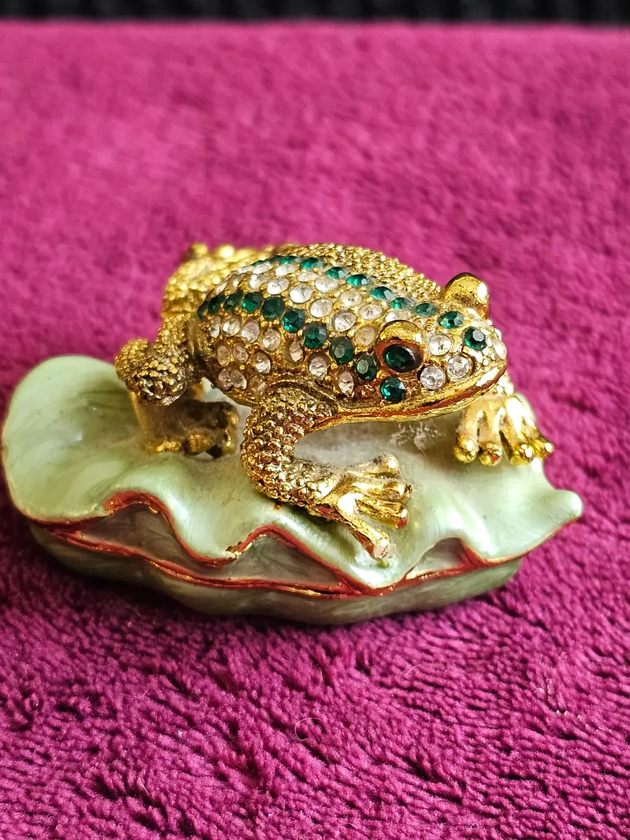 Jeweled Frog Trinket Box on Lily Pad Gold Tone Enamel Rhinestone Hinged Box