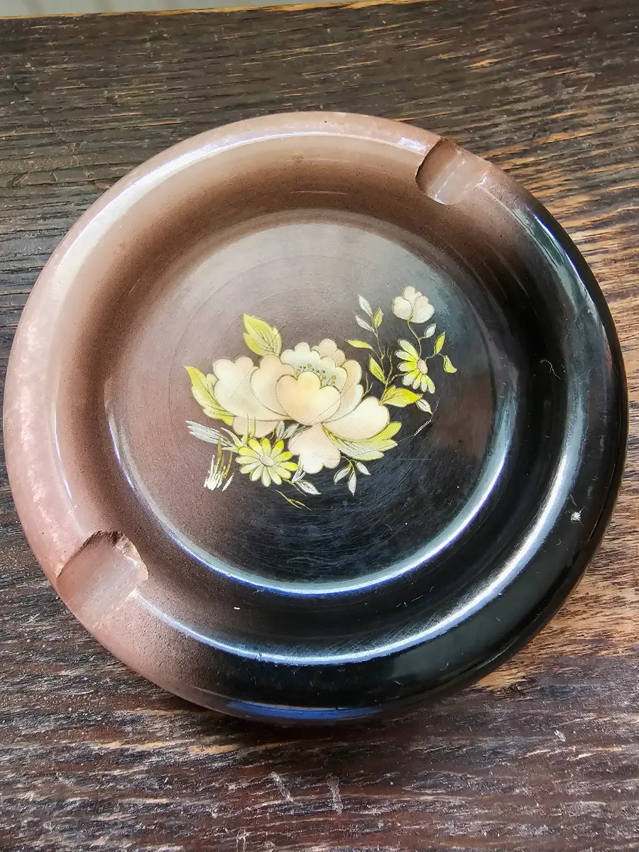 Vintage Ashtray with Floral Centre – Pink‑Brown Gradient