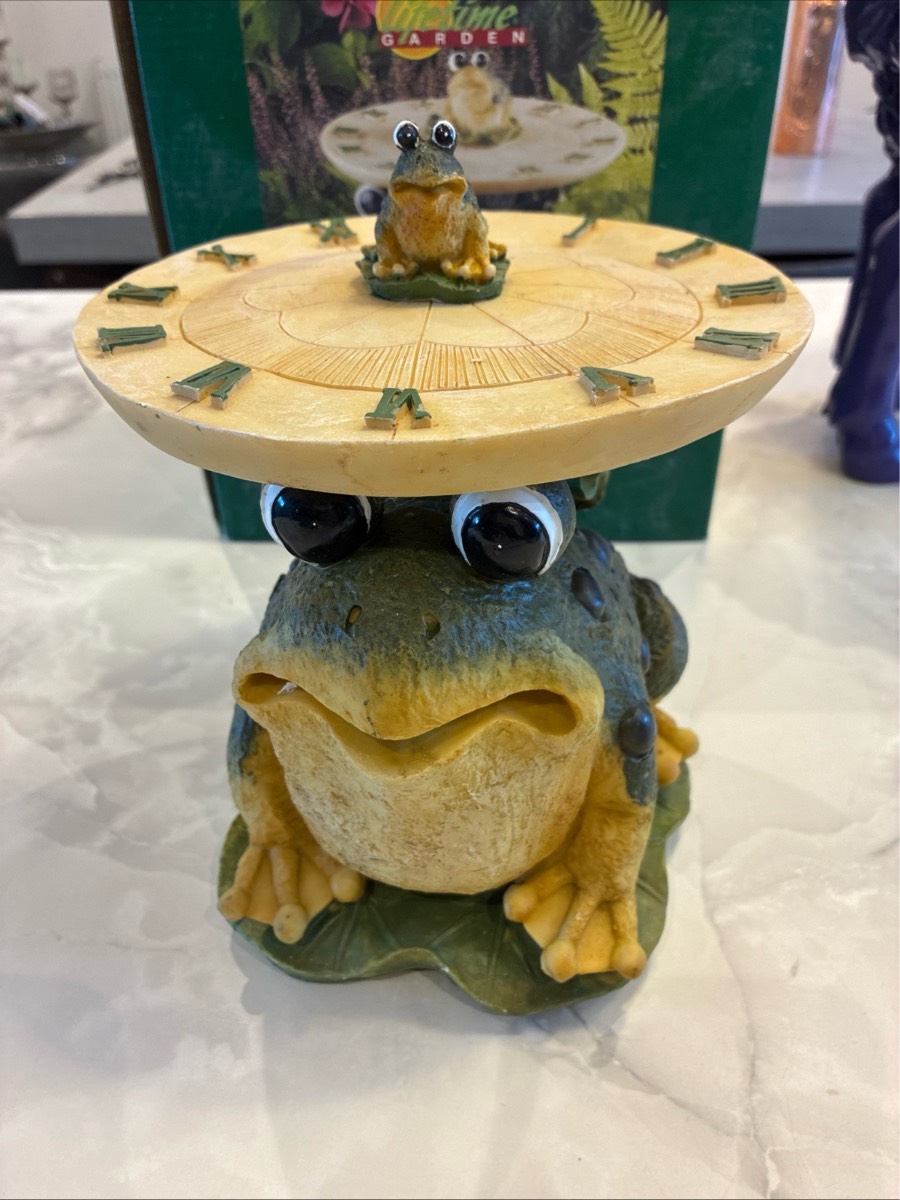 Frog resin sundial high quality