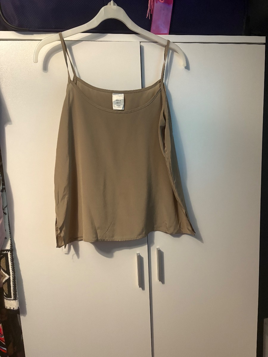 Women’s size 16 vent top