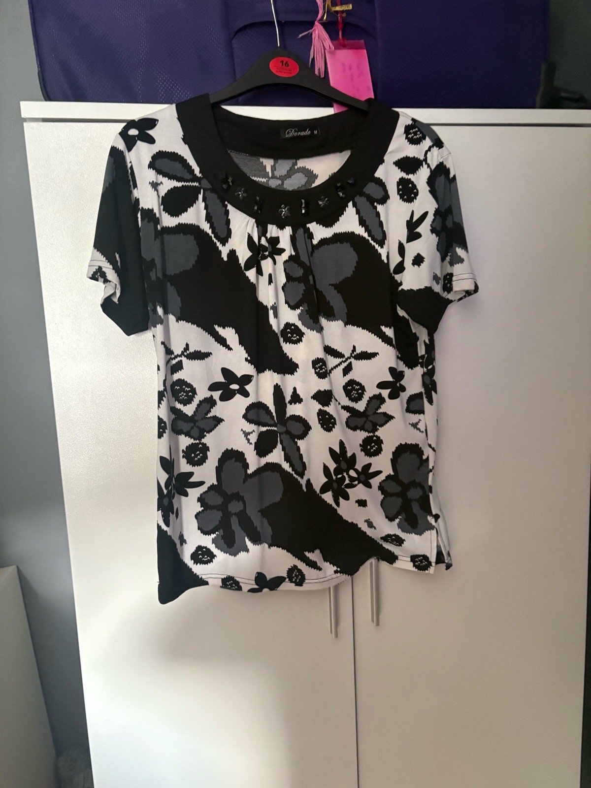 Women’s medium going out top
