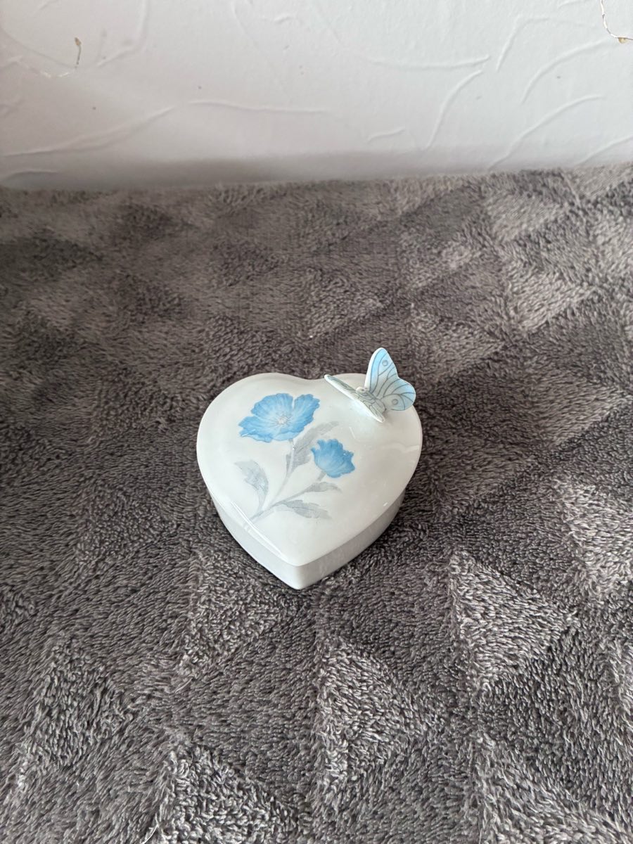 Vintage Ceramic Heart Shaped Trinket Box Blue Poppy Floral 3D Butterfly Lid