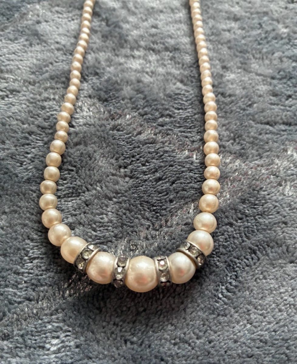 Vintage beaded necklace featuring pearls And Diamantés