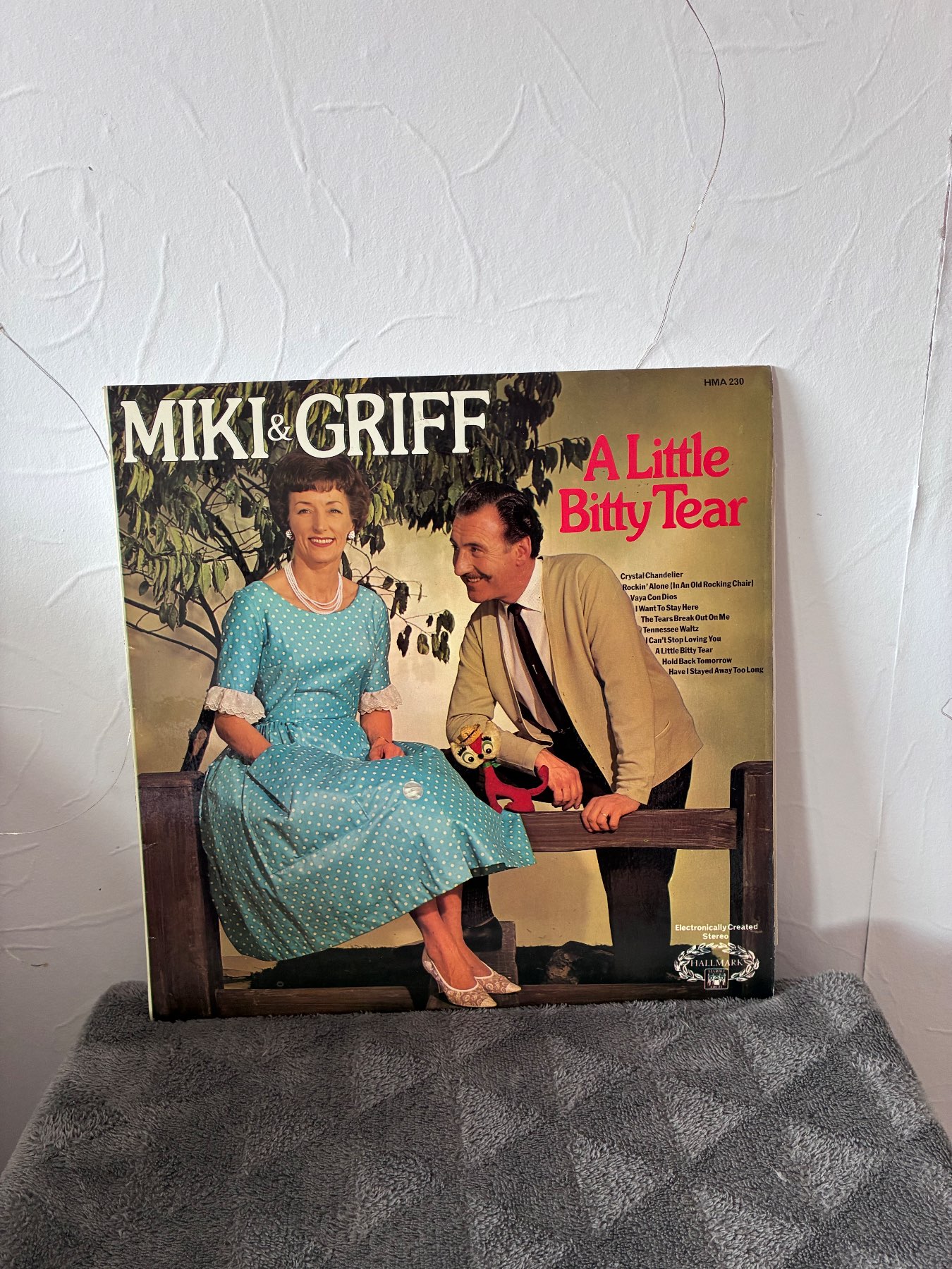 Miki & Griff - A Little Bitty Tear 12" Vinyl Record LP Hallmark HMA 230 Stereo