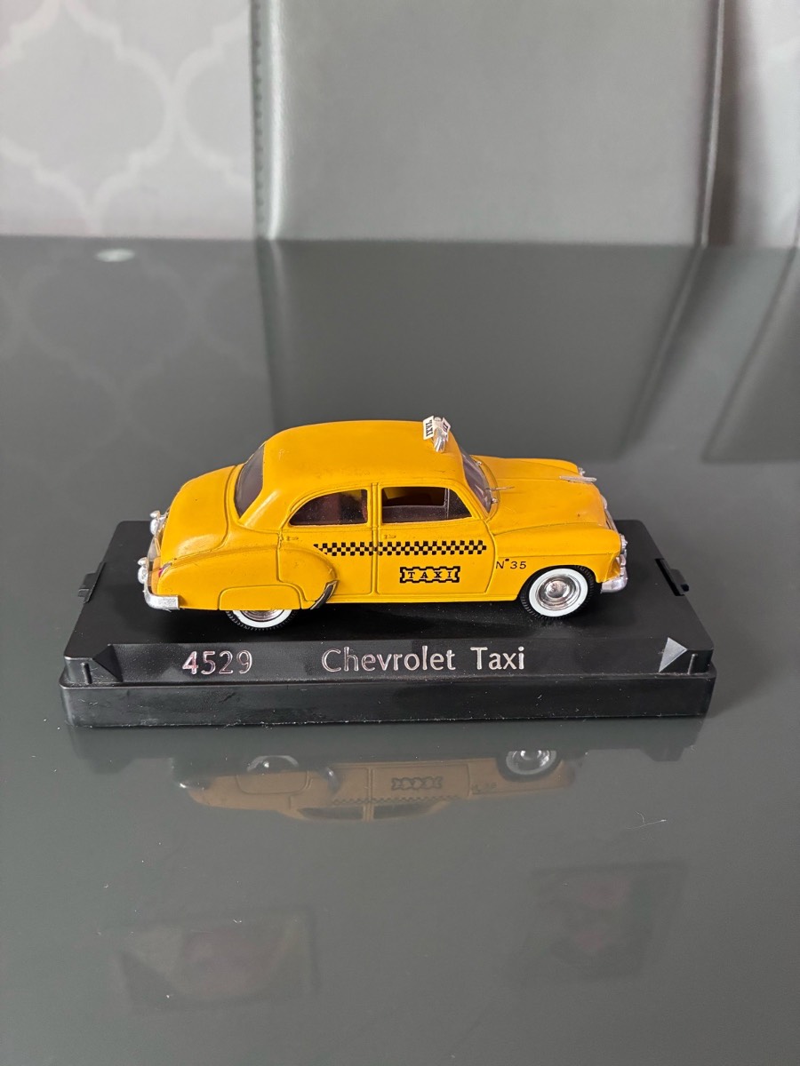 Vintage Solido 1:43 Chevrolet Taxi (1950 Sedan) - No. 4529