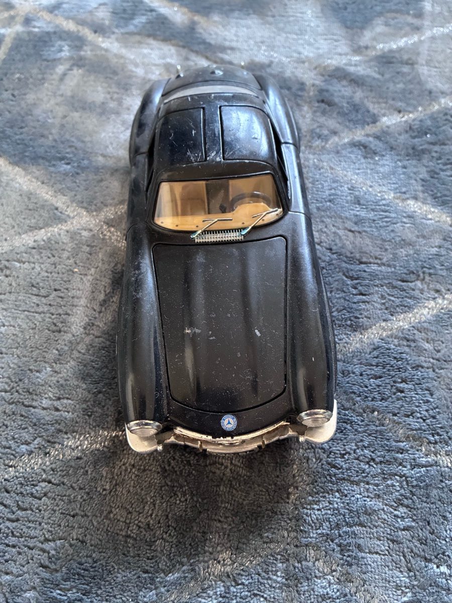 Vintage Mercedes-Benz 300 SL Gullwing Die-Cast Model Car (Black)
