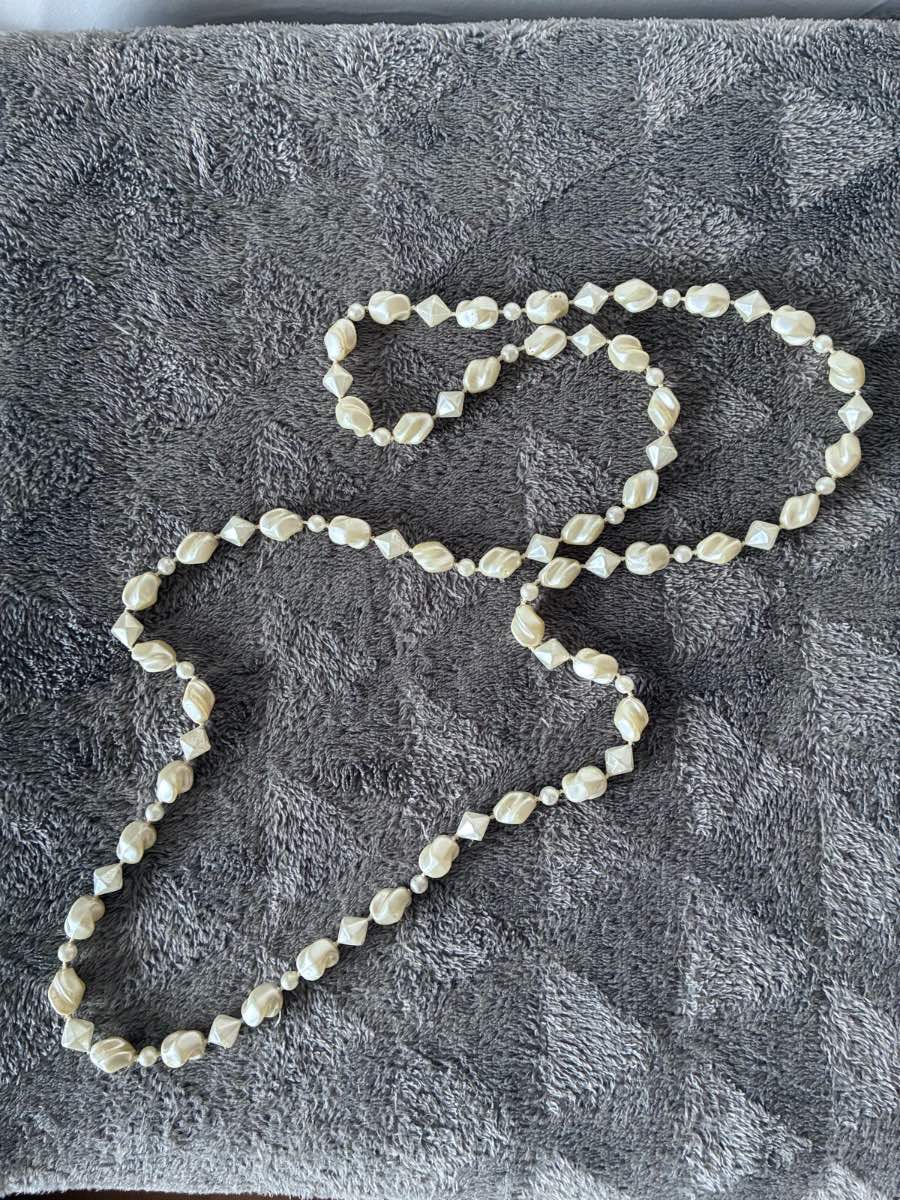 Vintage Cream White Long Beaded Strand Necklace – Geometric & Swirl Detail