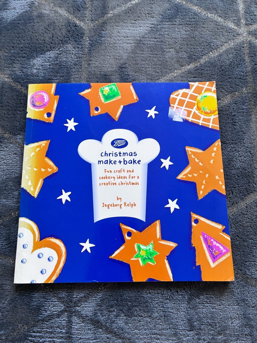 Boots Christmas make & bake book