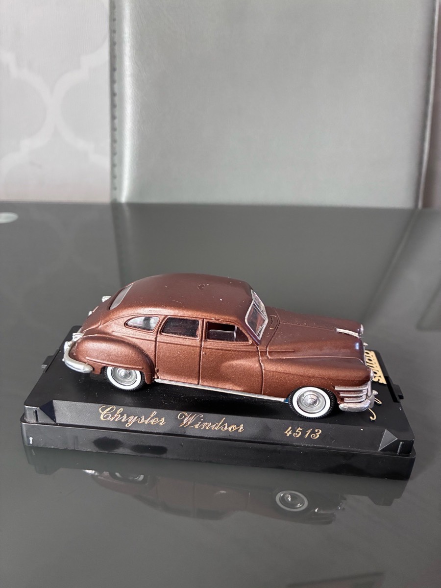 Solido Age d'Or No. 4513 - Chrysler Windsor Sedan (1:43 Scale) - Brown