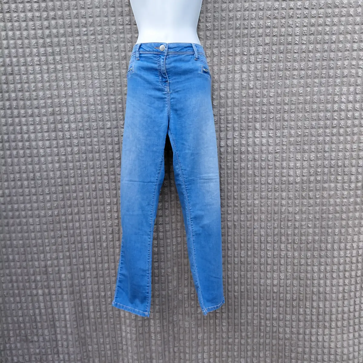 Wallis Jeans – Size 16 – Zip Pocket Detail – Waist 19", Inside Leg 28"