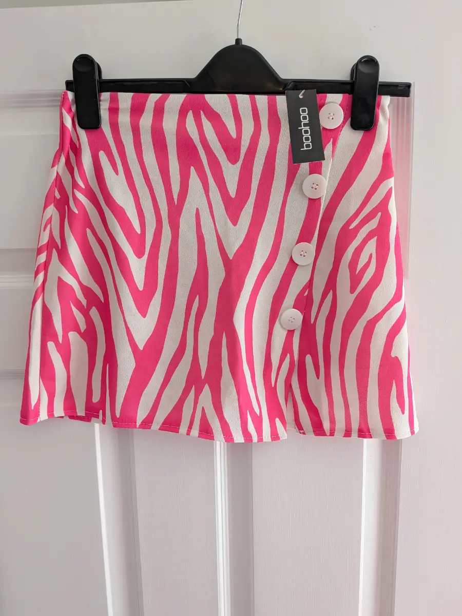 Brand New with Tags Boohoo Pink and White Animal Zebra Print Short Mini Skirt - Size 10