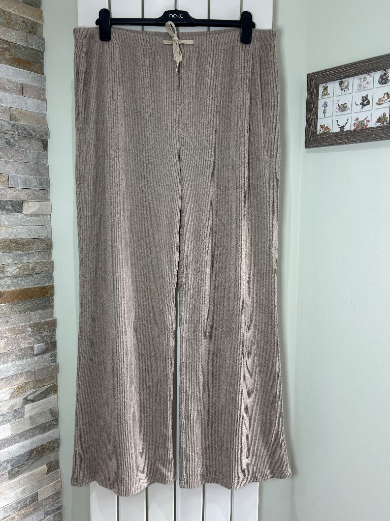 TikTok wide leg lounge trousers size 2XL 16-18