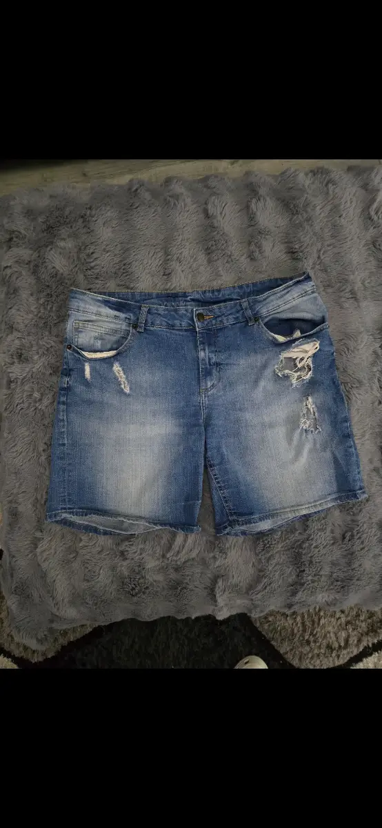 Buffalo Women's Distressed Denim Jean Shorts Size 16 Light Wash