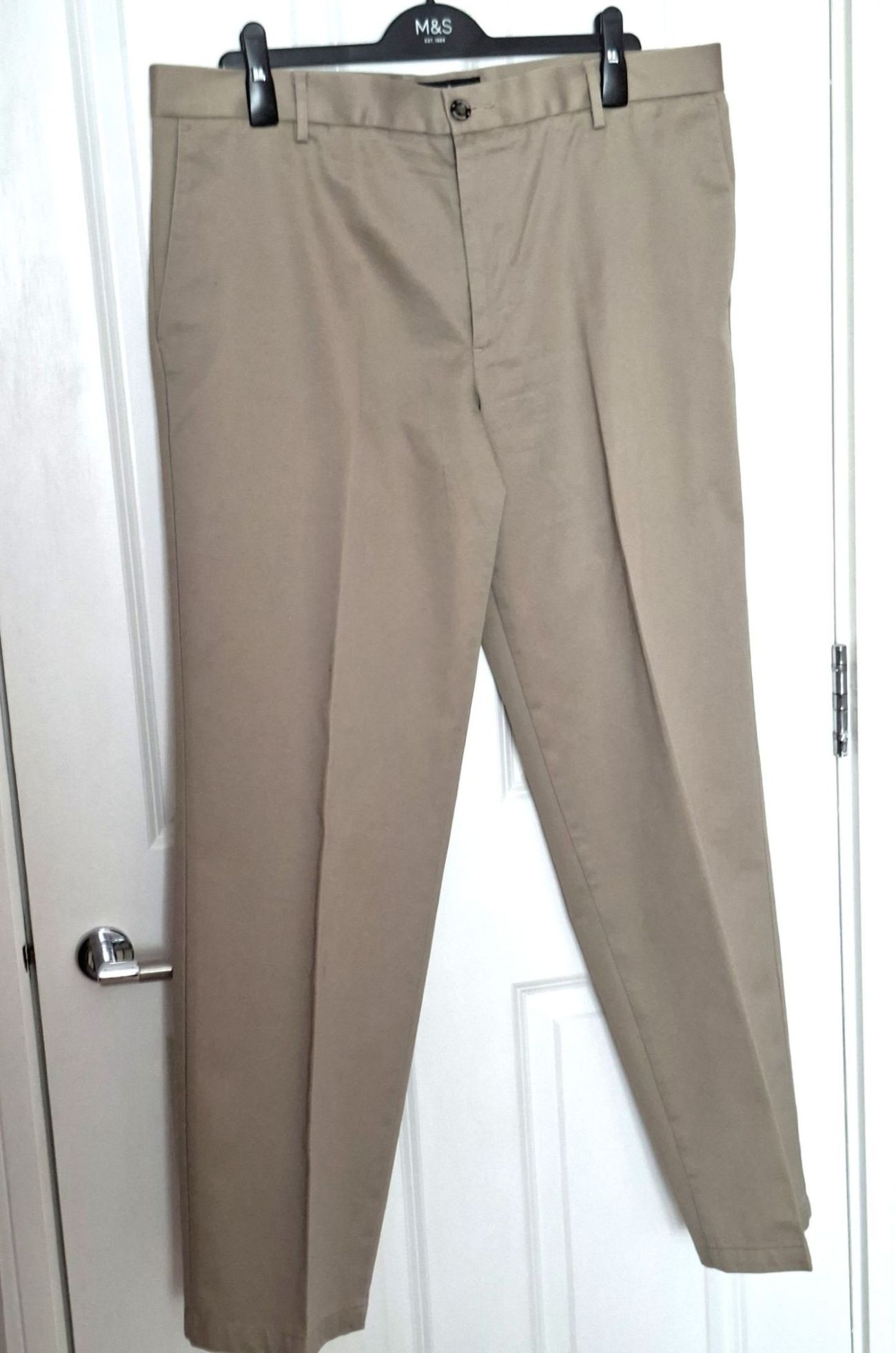 Dockers Men's Trousers Beige Waist 38" Leg 32" in Very Good Condition
