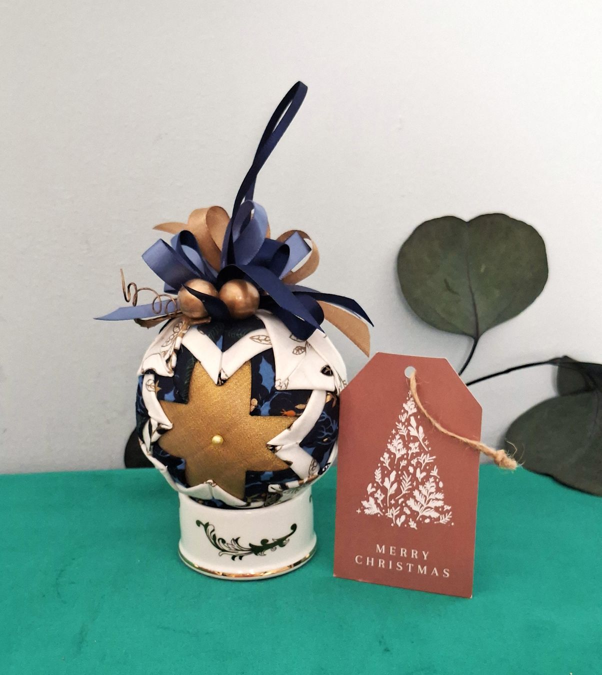 It Is Never to Early for Christmas 🎄Gorgeous Christmas Tree Ornament a Wonderful Keepsake