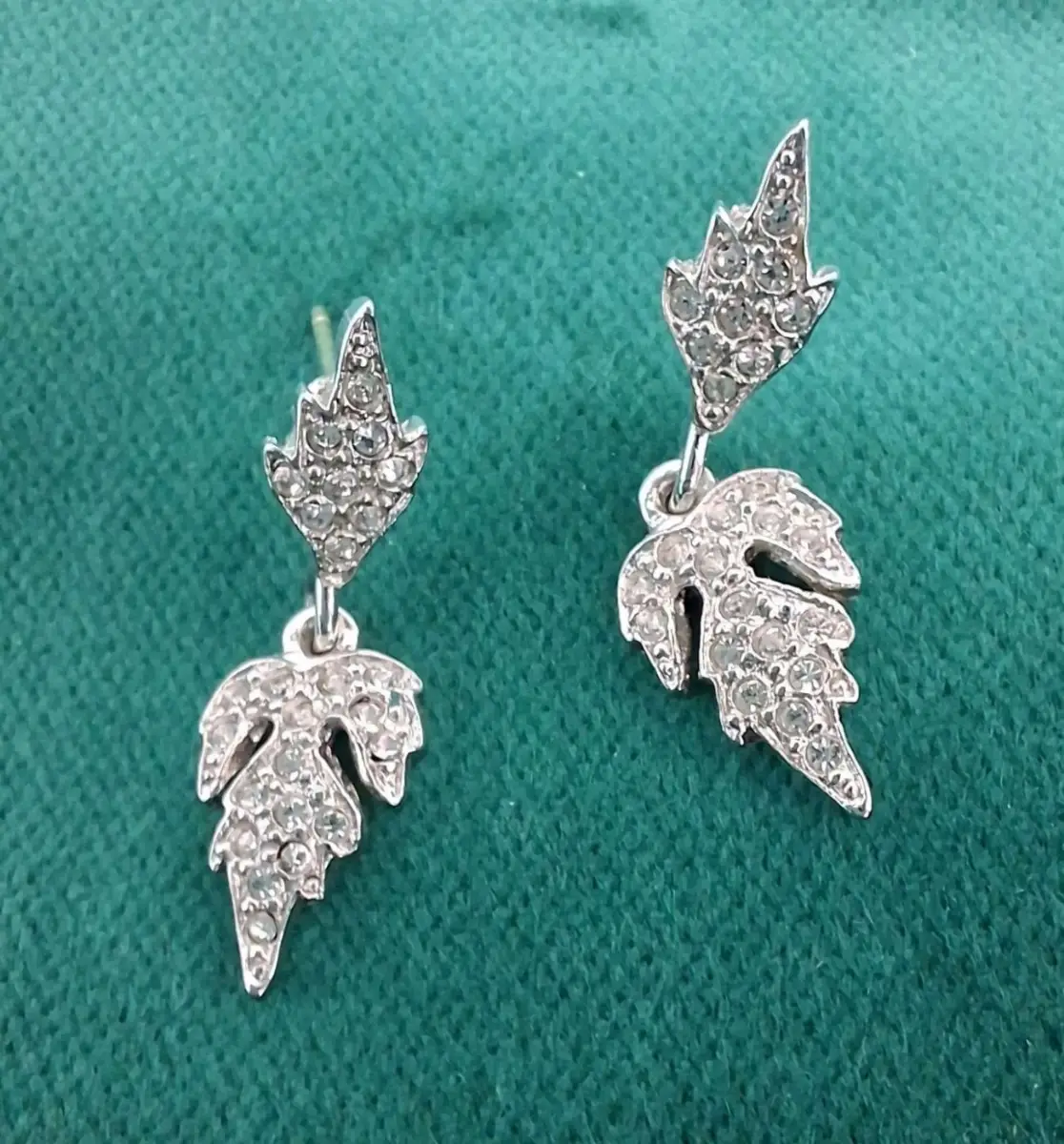Gorgeous Silver Tone Leaf Drop Earrings with Cubic Zirconia an Elegant Design
