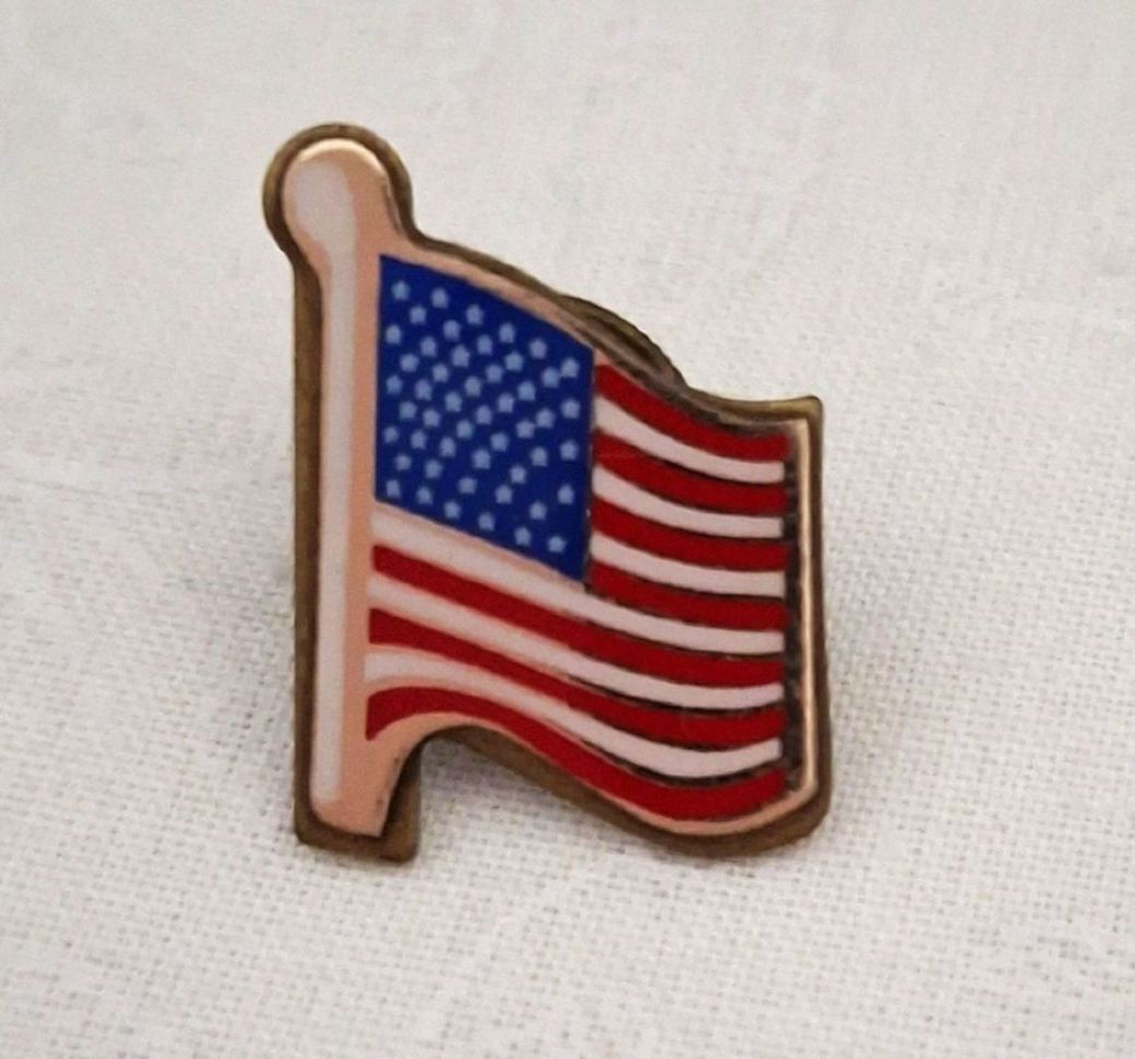 Pin Badge Vintage America Flag Patriotic USA Memorabilia Collectible