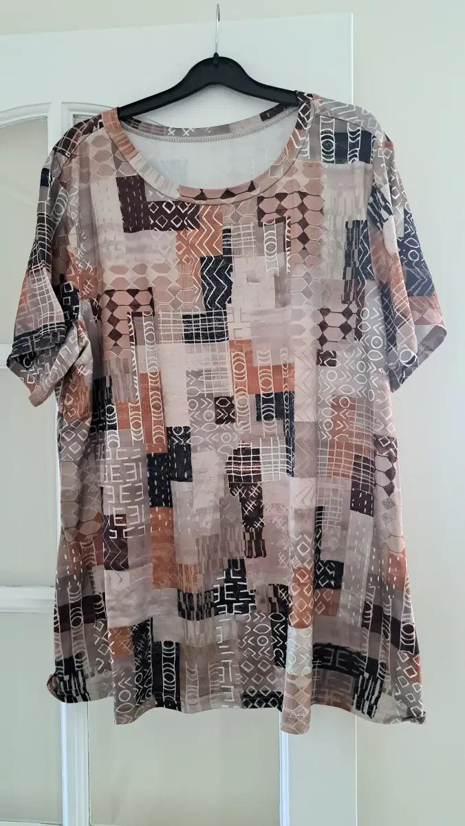 Ladies Shein Curve short sleeved top size 2xl (18-20)