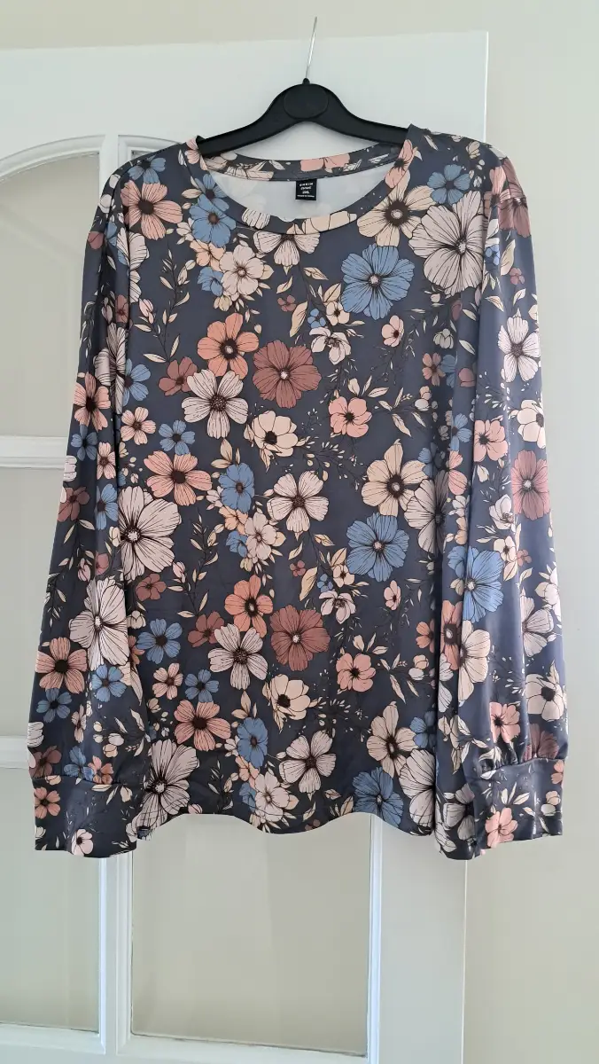 Shein Curve long sleeved top size 2xl (18-20)