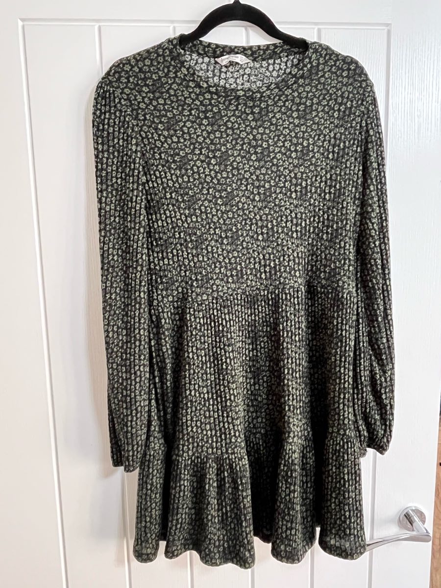 Stradivirius dress women’s Large