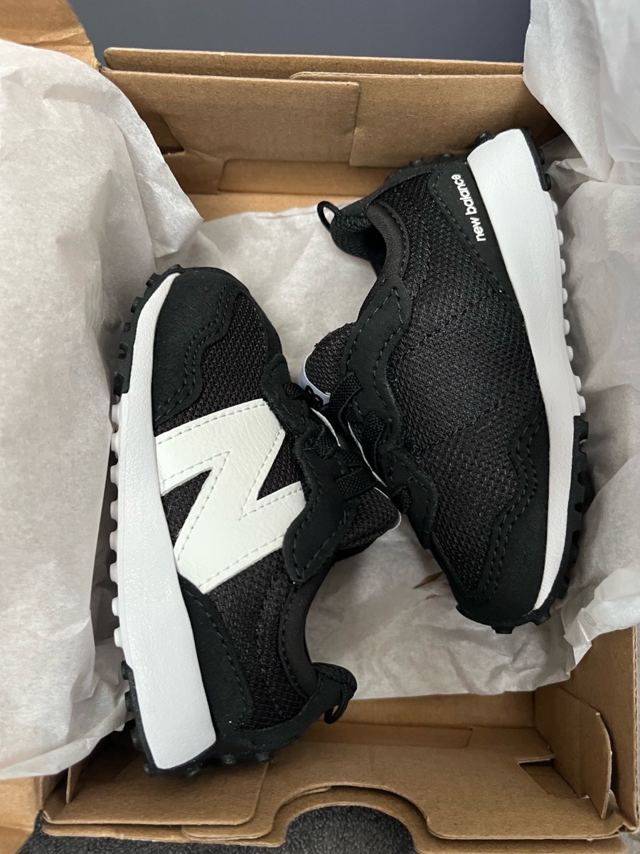 New Balance 327