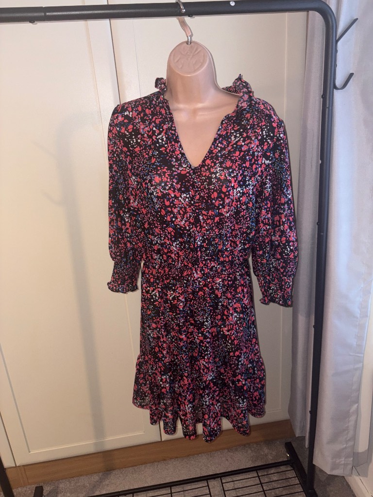 Ladies love & roses long sleeved dress, size 10 excellent condition
