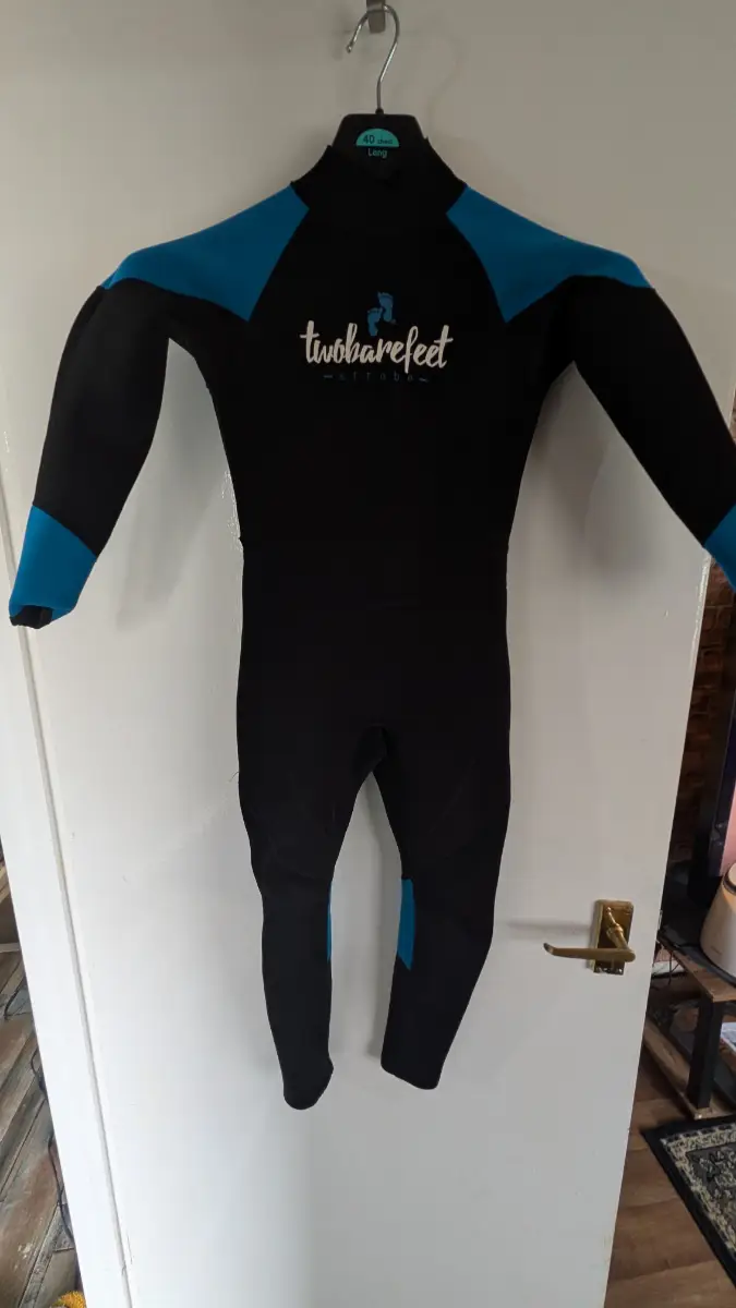 Two bare feet wetsuit water sports kids medium size 7 to 8 ears swimming holiday summer