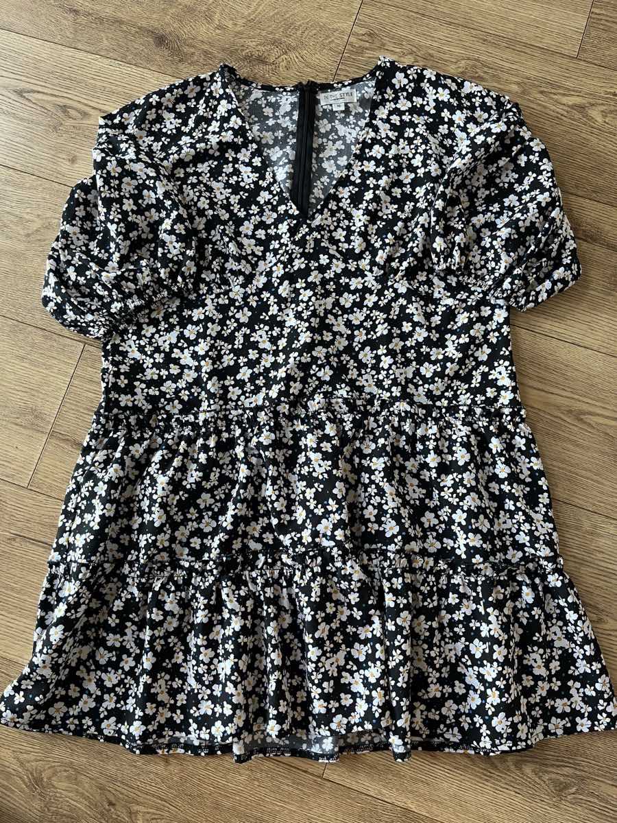 In The Style Black Floral Tiered Smock Mini Dress Size 16