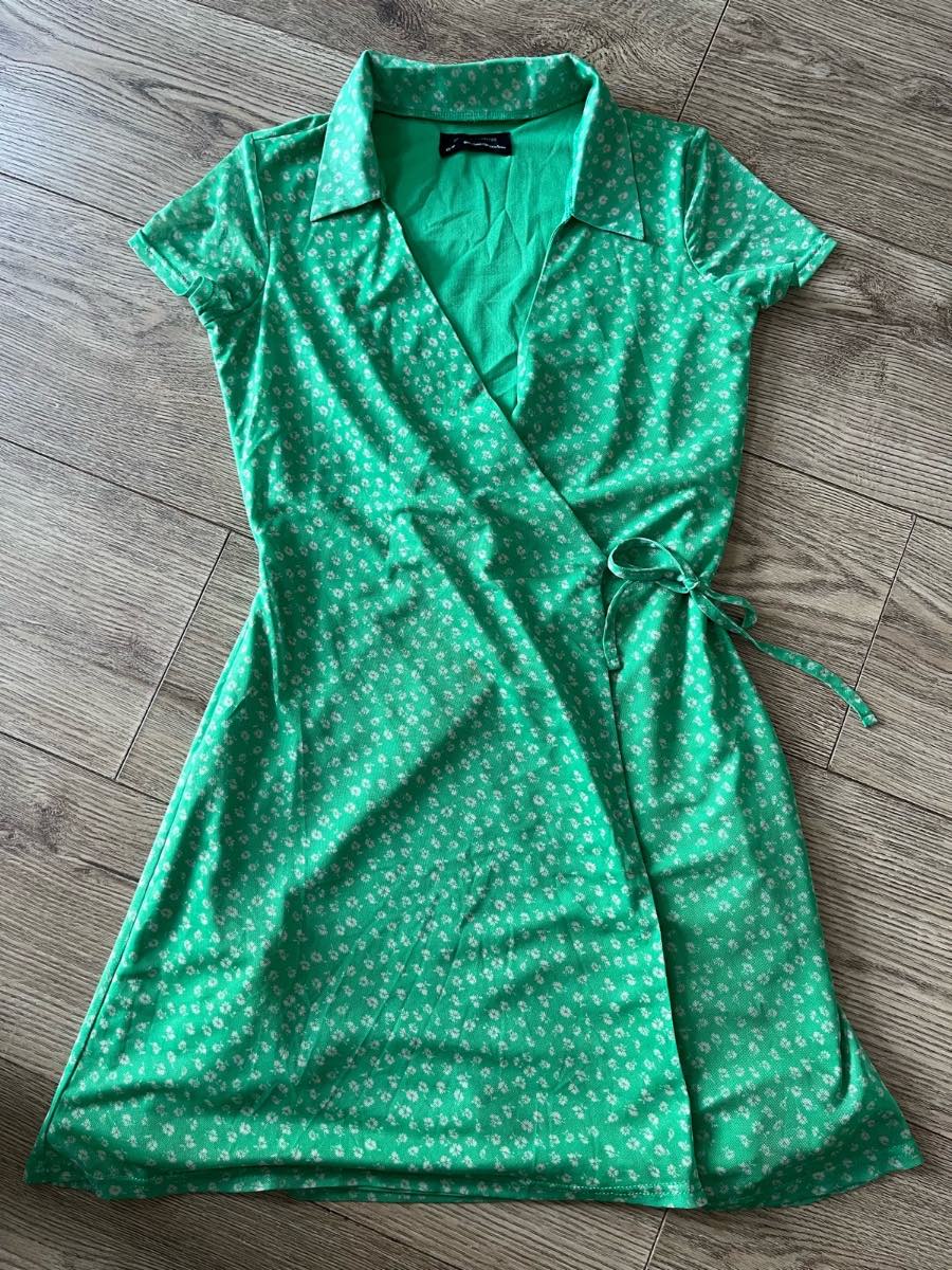 UO Green Ditsy Floral Collared Wrap Dress Size XS Summer 90s Style
