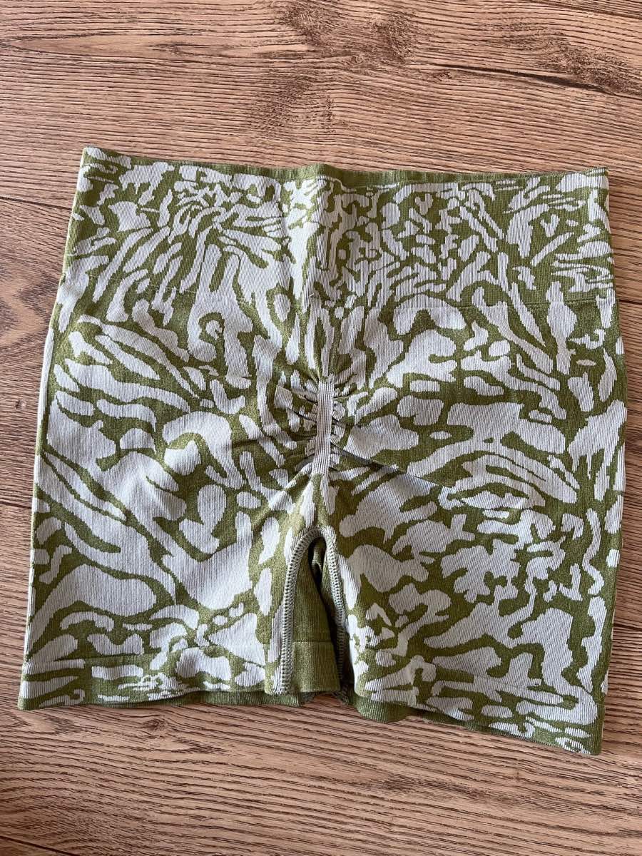 SHEIN Khaki Green Seamless Scrunch Butt Gym Shorts - Size L