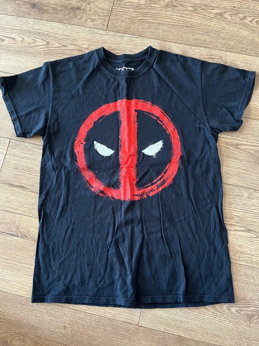 Official Marvel Deadpool Paint Splatter Logo Black T-Shirt - Medium