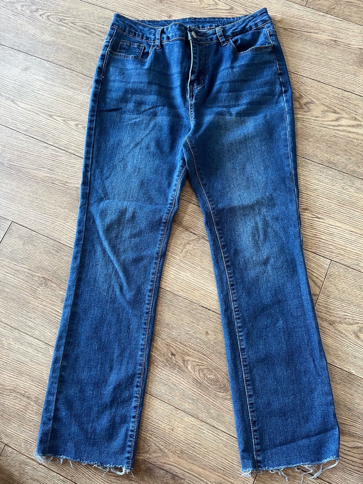 Blue Raw Hem Straight Leg Jeans Size Large (Very Good)