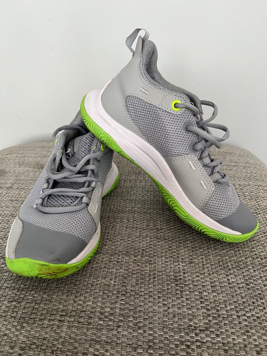 Under Armour Stephen Curry 3Z5 Basketball Shoes - Size 3.5 - Grey/Lime