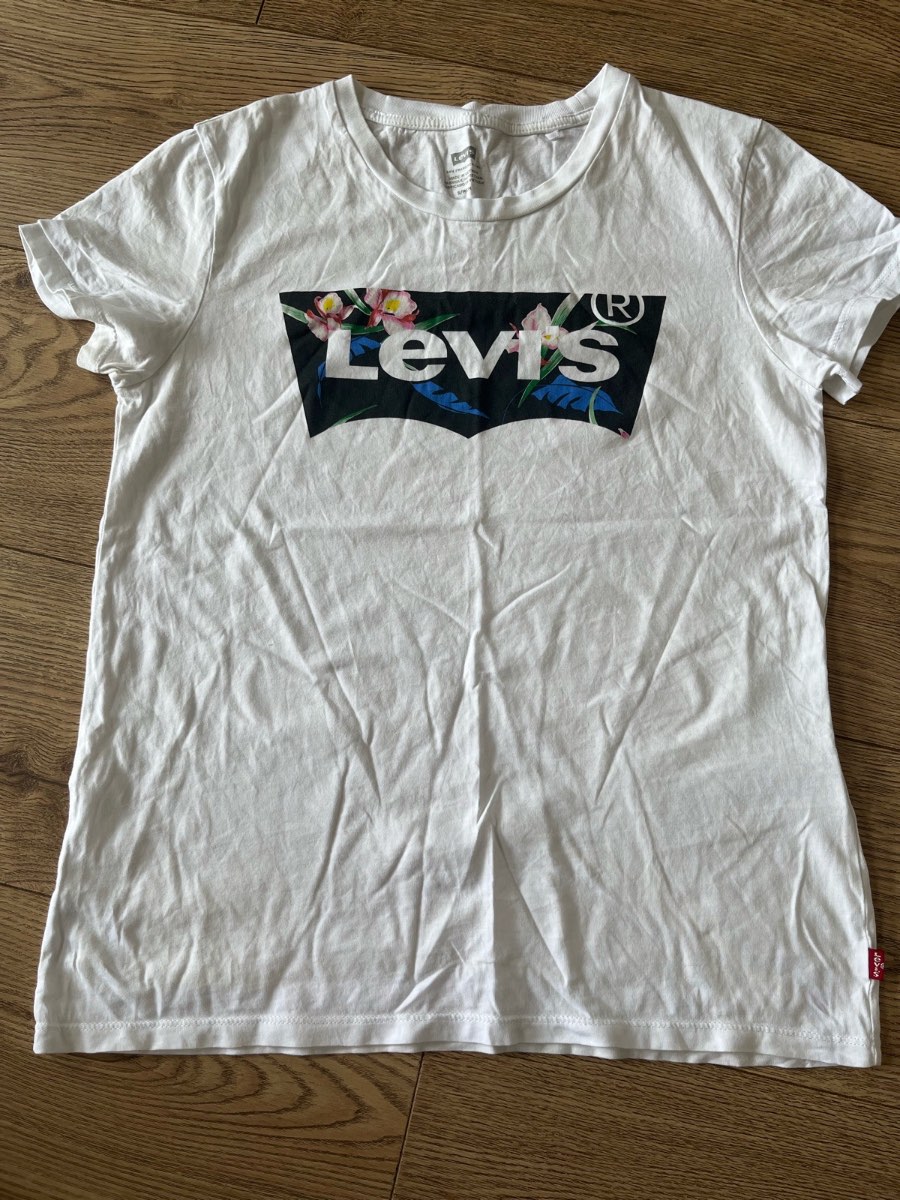 Levi's White Floral Batwing Logo Perfect Tee Size Small