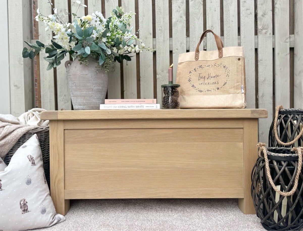 The Wisteria Oak Blanket Chest