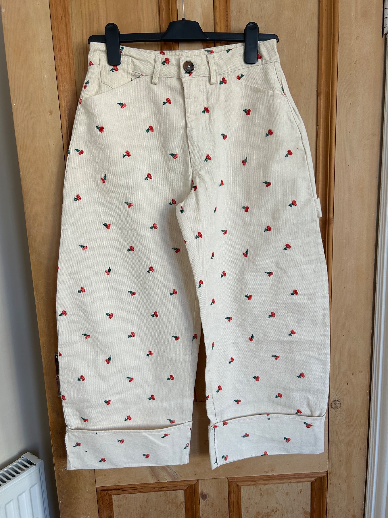 Pilcro Anthropologie Cream Kayden Cherry Barrel Jeans Size 25W