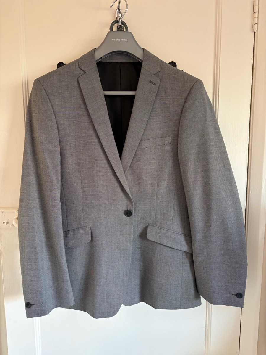 Red Herring 2 piece suit