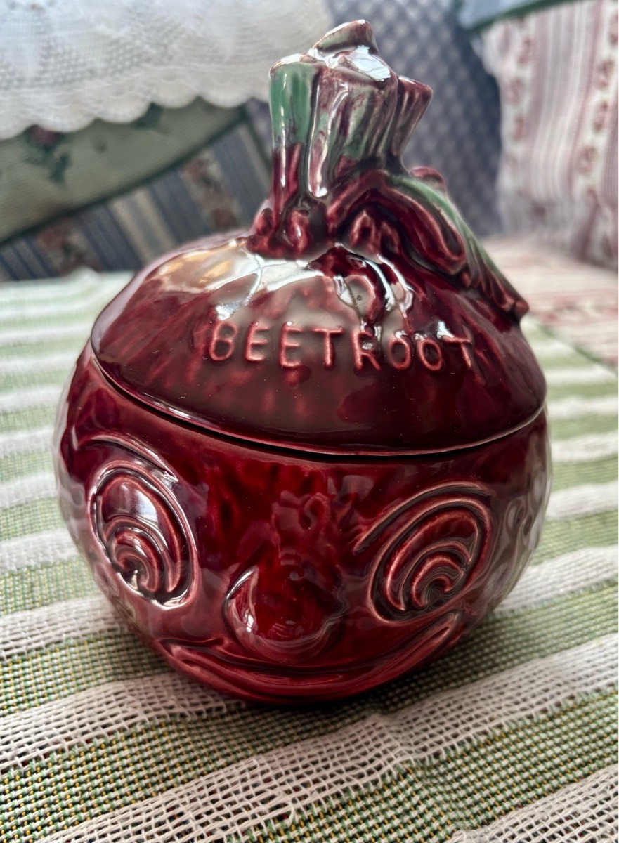 Sylvac Beetroot pot