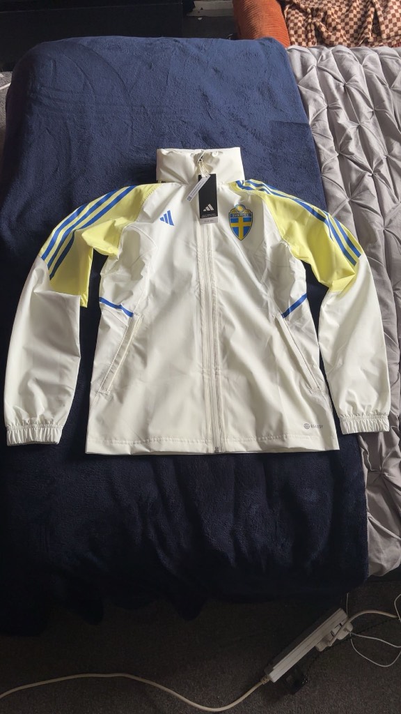 BNWT Adidas Coat - Sweden National team  - Women’s Xs