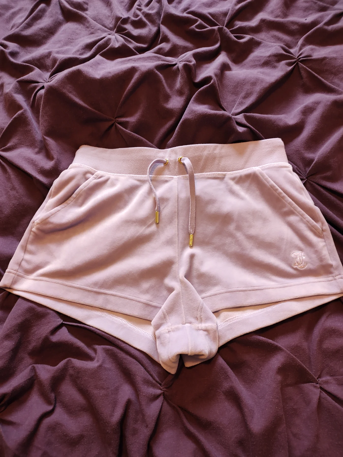 Lilac Juicy Couture velour shorts in women's size medium