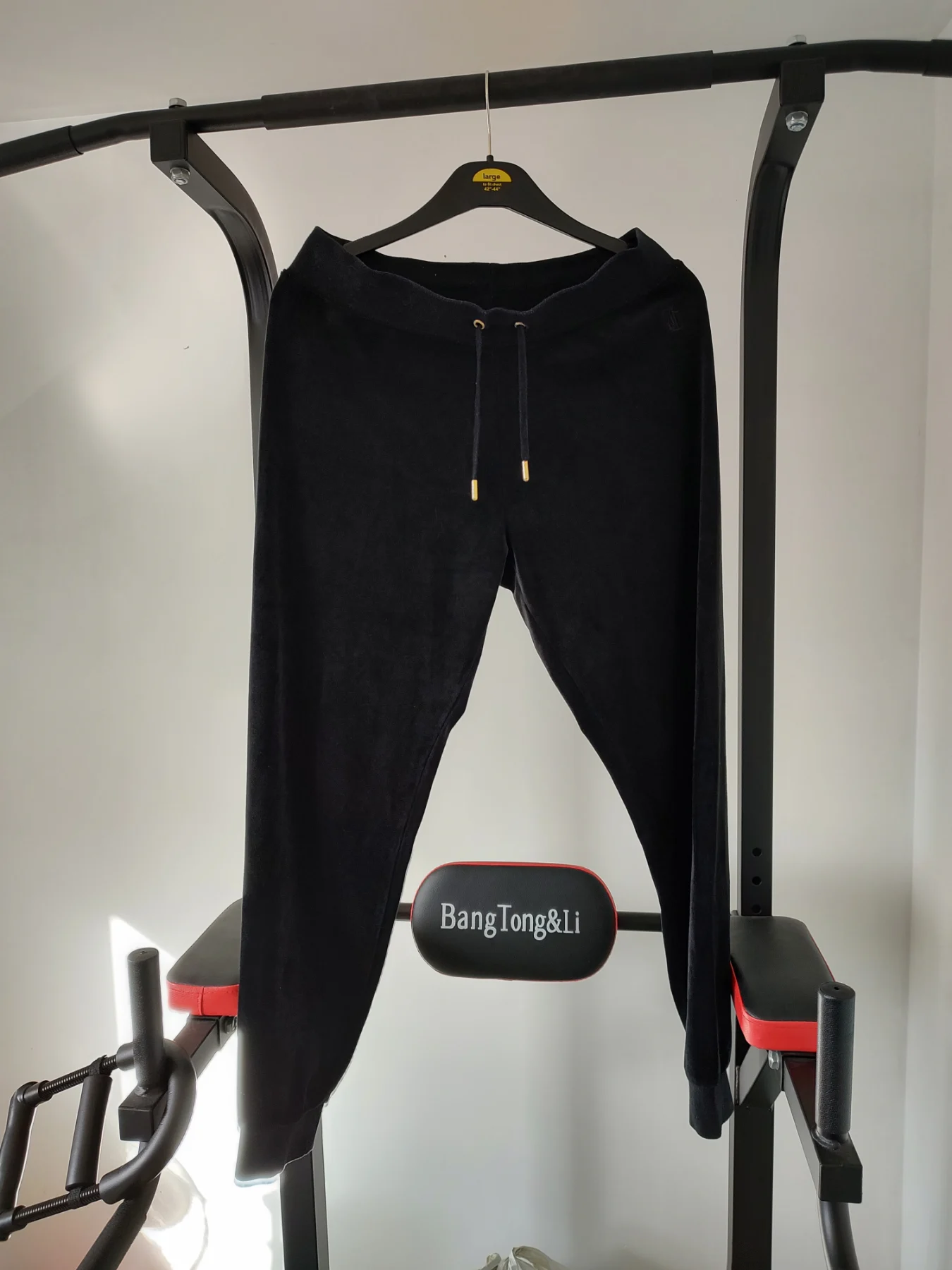 Black Juicy Couture Velour Joggers in Womens Size Medium