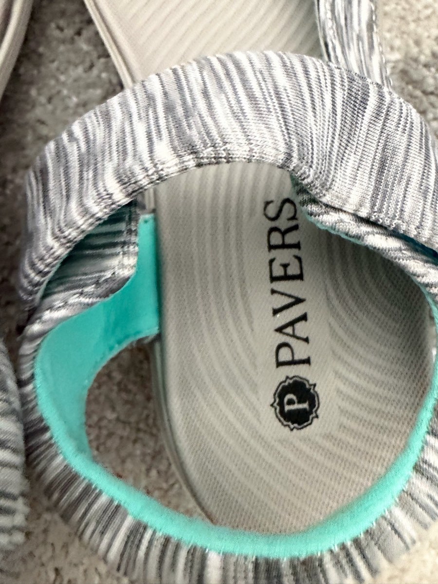 Pavers walking sandals